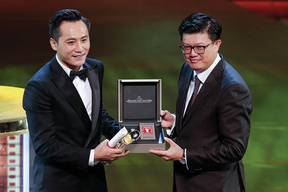 Liu Ye recieves the Golden Goblet Award for Best Actor at the Shanghai International Film Festival